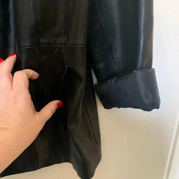 Avanti Black Leather Coat with Pockets - Picture 6 of 8